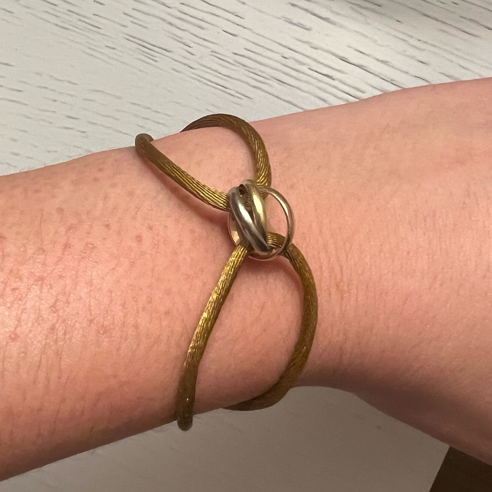 Trinity De Cartier Bracelet- 18K white gold, 18K pink gold, 18K
yellow gold